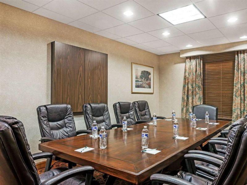 Spark By Hilton Winchester Ngoại thất bức ảnh